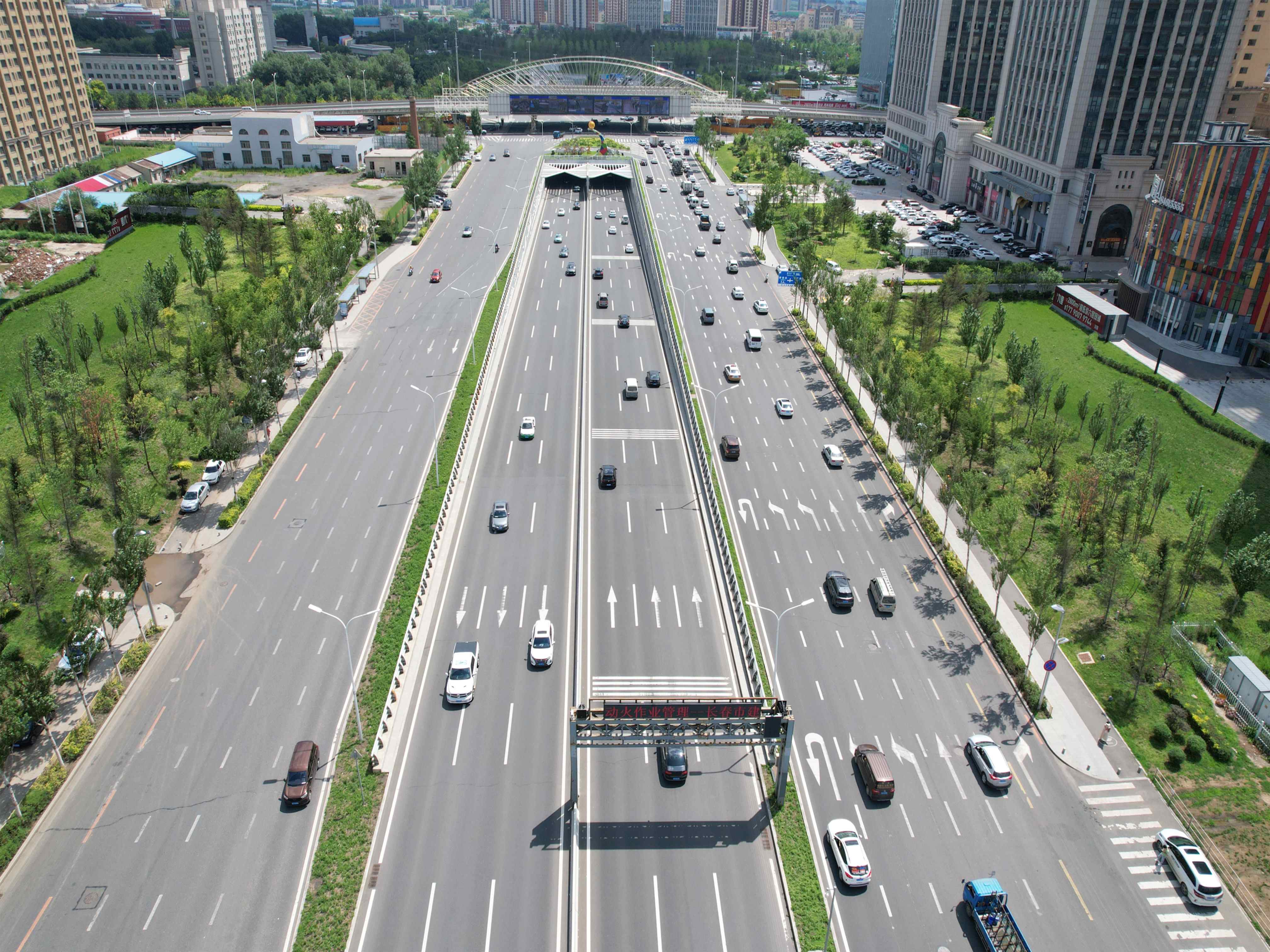 吉林大�\快速�\工程